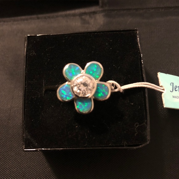 Jenna Blue Silver Flower Ring- NEW IN BOX - Picture 6 of 8